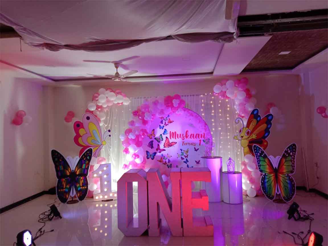 Birthday party arch decoration with balloon in Hadapsar 